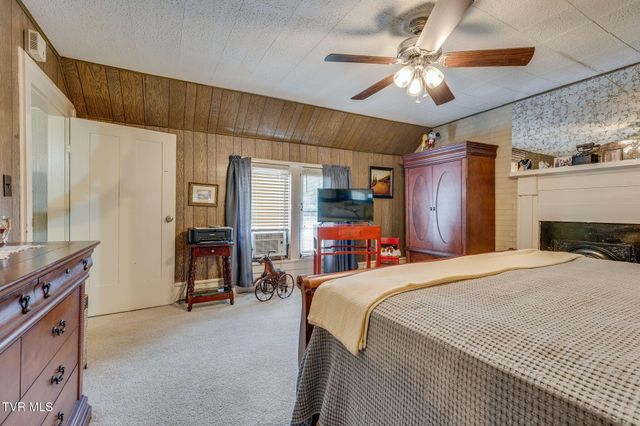 700 West Riverside Drive, Elizabethton, TN 37643