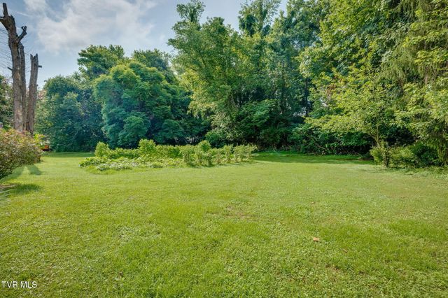 700 West Riverside Drive, Elizabethton, TN 37643
