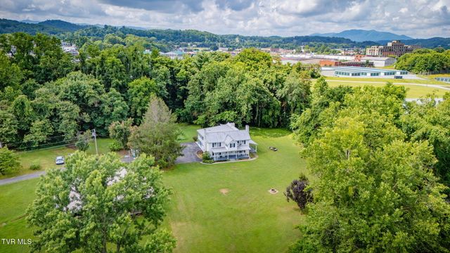 700 West Riverside Drive, Elizabethton, TN 37643