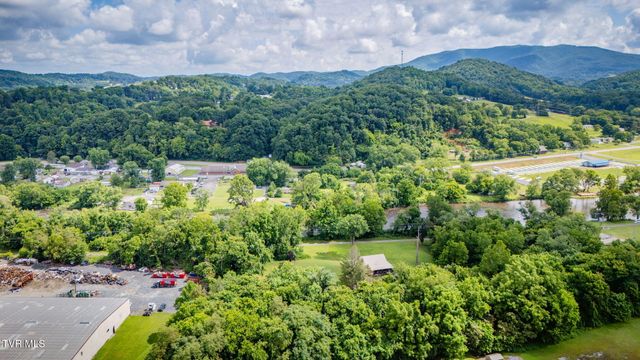 700 West Riverside Drive, Elizabethton, TN 37643