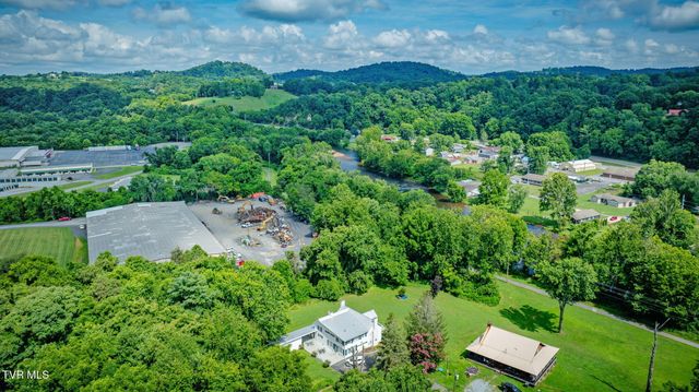 700 West Riverside Drive, Elizabethton, TN 37643