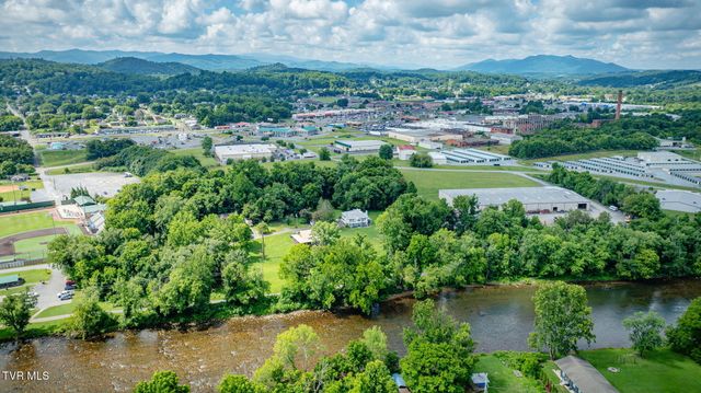 700 West Riverside Drive, Elizabethton, TN 37643