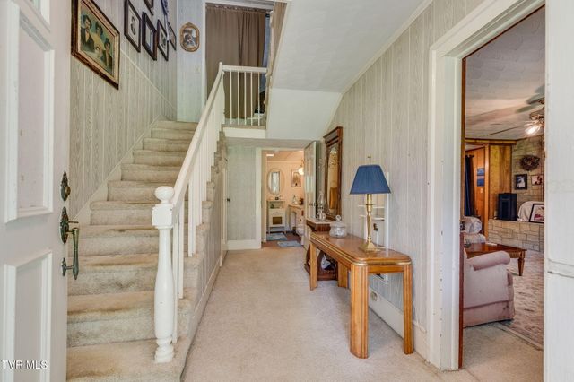 700 West Riverside Drive, Elizabethton, TN 37643