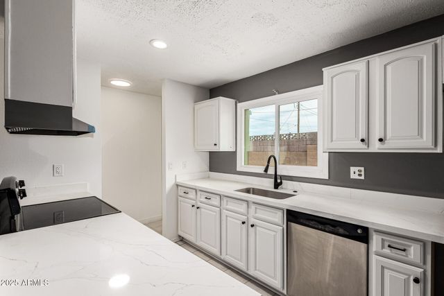 4310 W ROSE Lane, Glendale, AZ 85301