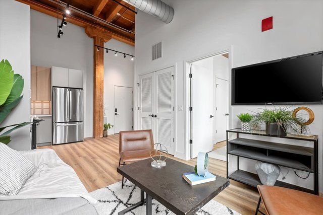 153 W Ohio Street 209, Chicago, IL 60654