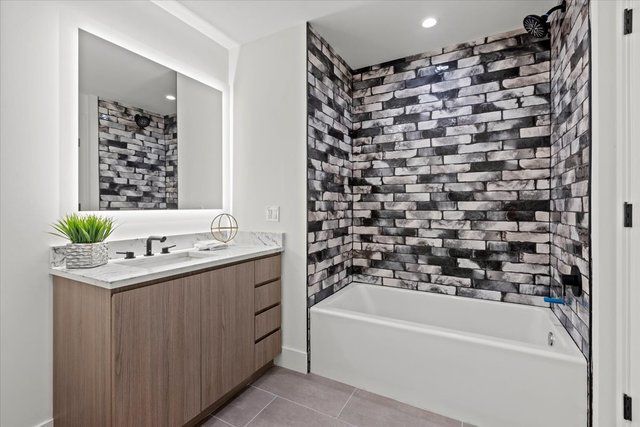 153 W Ohio Street 209, Chicago, IL 60654