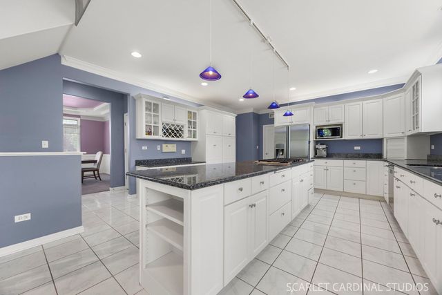 2239 Hillsboro Lane, Naperville, IL 60564