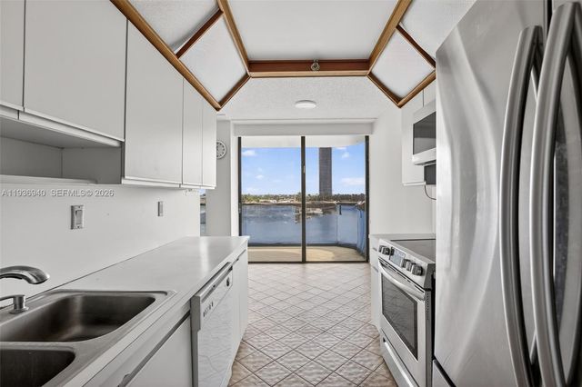 19707 Turnberry Way 7F, Aventura, FL 33180