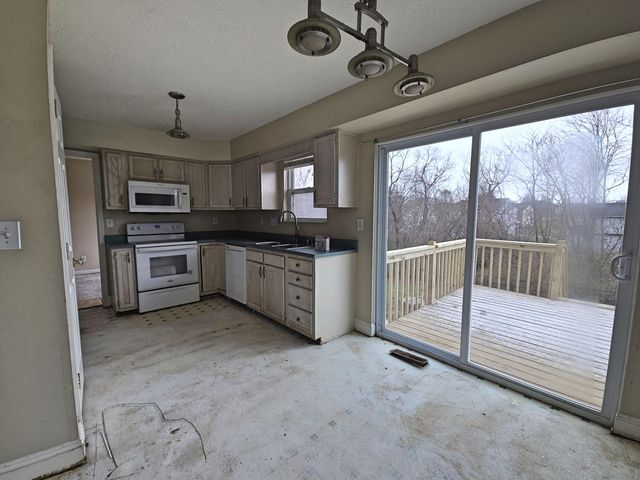 2843 Presidential Drive, Hebron, KY 41048