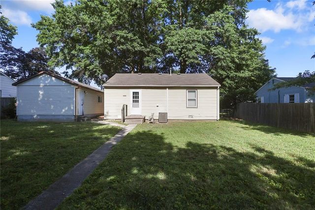 17 Hostetter Street, Buckner, MO 64016