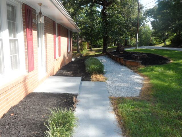2011 Forest Drive, Seneca, SC 29672