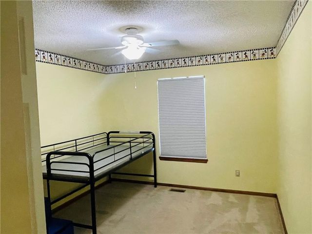 933 Park Avenue, Leavenworth, KS 66048