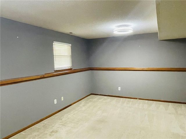 933 Park Avenue, Leavenworth, KS 66048