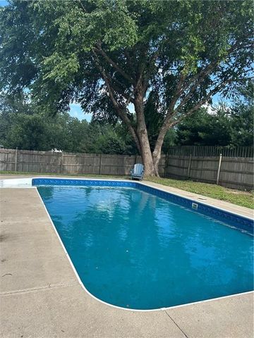 933 Park Avenue, Leavenworth, KS 66048