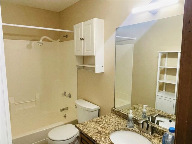 933 Park Avenue, Leavenworth, KS 66048