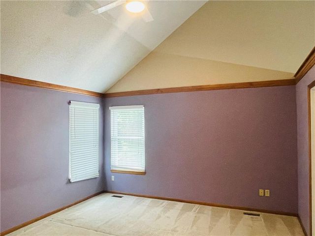 933 Park Avenue, Leavenworth, KS 66048