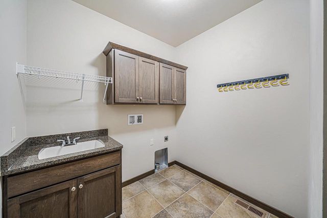 3758 N WAYSIDE LANE, Appleton, WI 54913