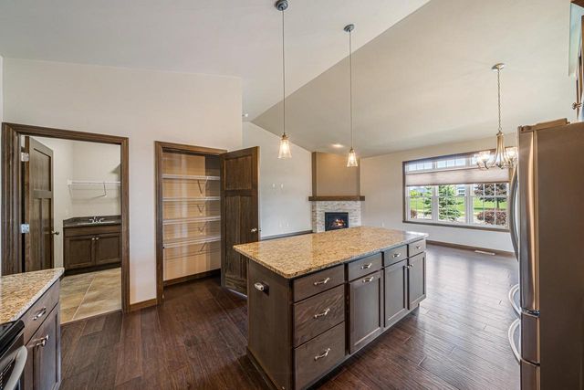 3758 N WAYSIDE LANE, Appleton, WI 54913