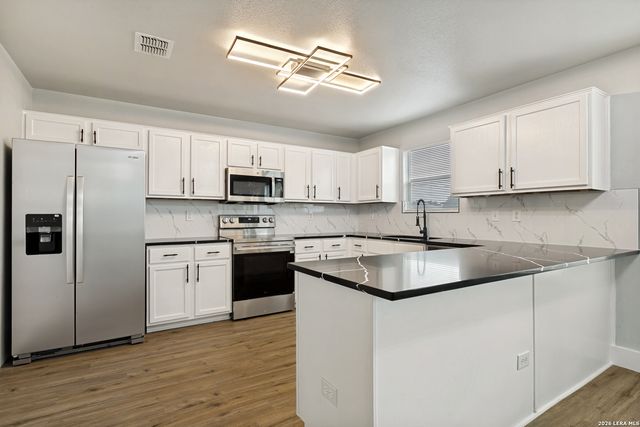 8034 SHUMARD OAK DR, San Antonio, TX 78223