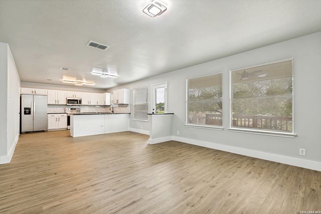 8034 SHUMARD OAK DR, San Antonio, TX 78223