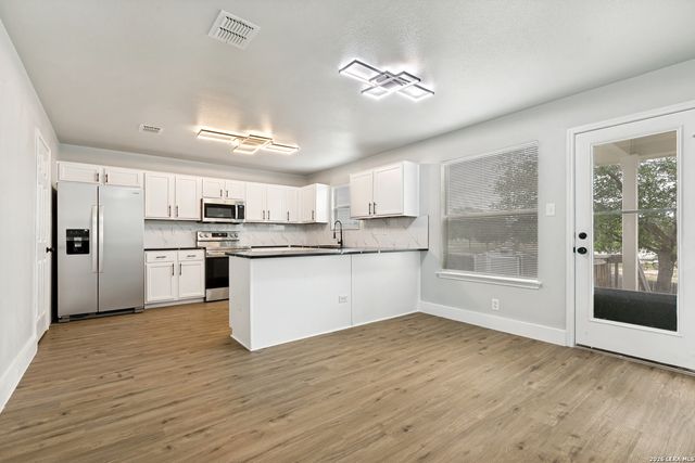 8034 SHUMARD OAK DR, San Antonio, TX 78223