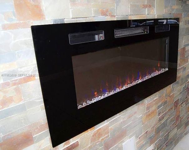 601 NW 97th St 601, Miami, FL 33150