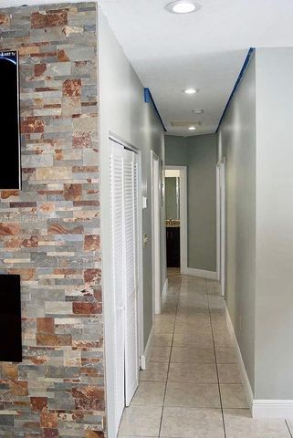 601 NW 97th St 601, Miami, FL 33150