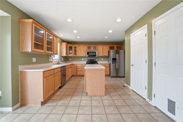 122 Springhouse Drive, Englewood, OH 45322