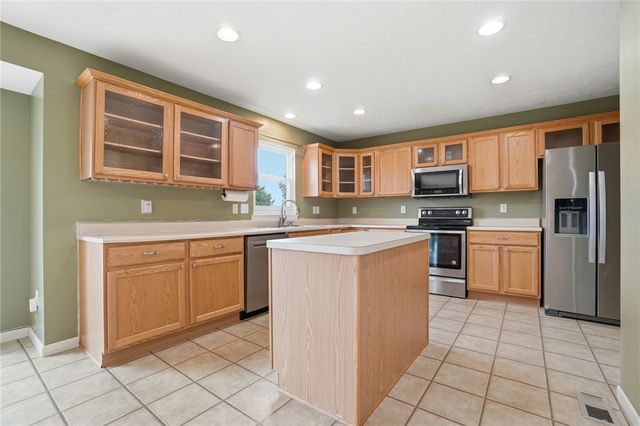 122 Springhouse Drive, Englewood, OH 45322