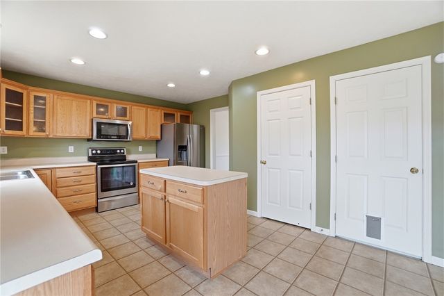 122 Springhouse Drive, Englewood, OH 45322