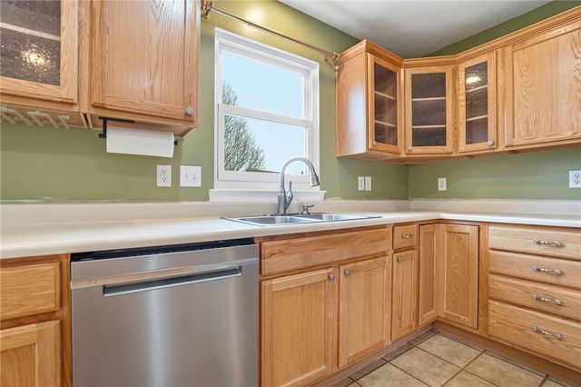 122 Springhouse Drive, Englewood, OH 45322