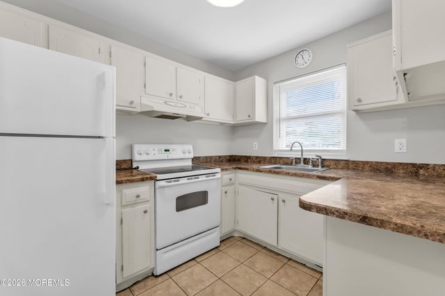 87A Fairway Lane, Manchester, NJ 08759