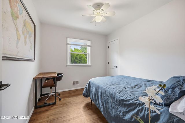 31 Southport Drive, Howell, NJ 07731