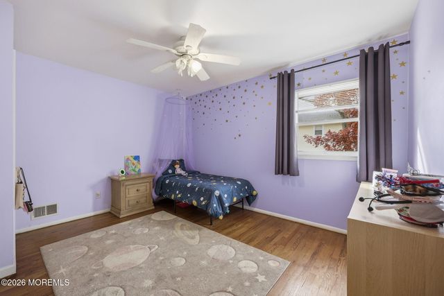 31 Southport Drive, Howell, NJ 07731