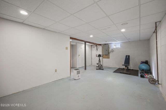 31 Southport Drive, Howell, NJ 07731