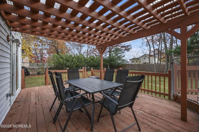 31 Southport Drive, Howell, NJ 07731