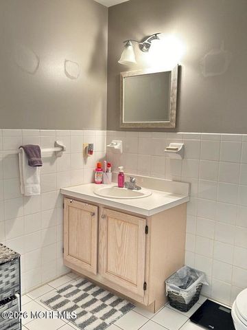 93 Heron Court, Manalapan, NJ 07726