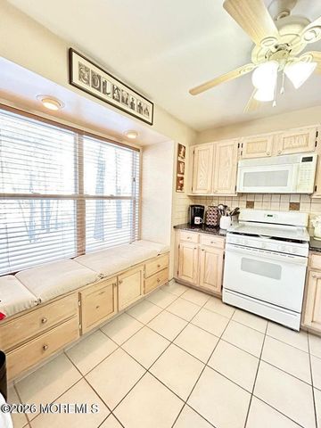 93 Heron Court, Manalapan, NJ 07726