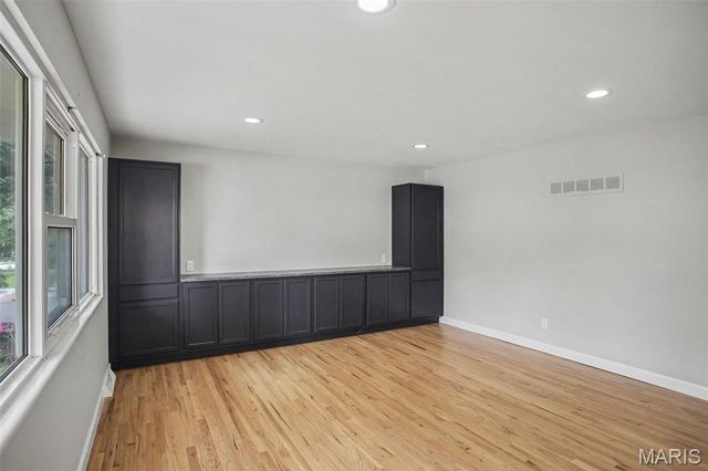 1015 Fernway Lane, St Louis, MO 63141