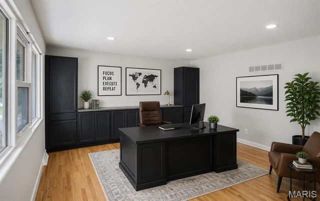 1015 Fernway Lane, St Louis, MO 63141