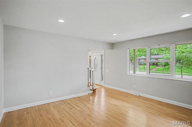 1015 Fernway Lane, St Louis, MO 63141