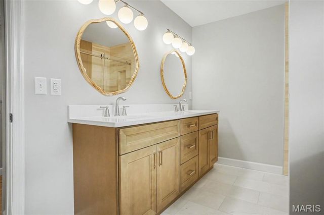 1015 Fernway Lane, St Louis, MO 63141