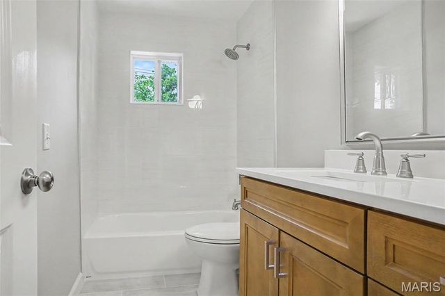 1015 Fernway Lane, St Louis, MO 63141