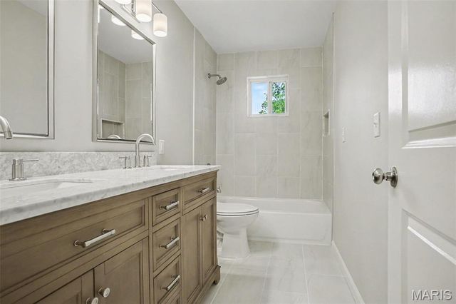 1015 Fernway Lane, St Louis, MO 63141