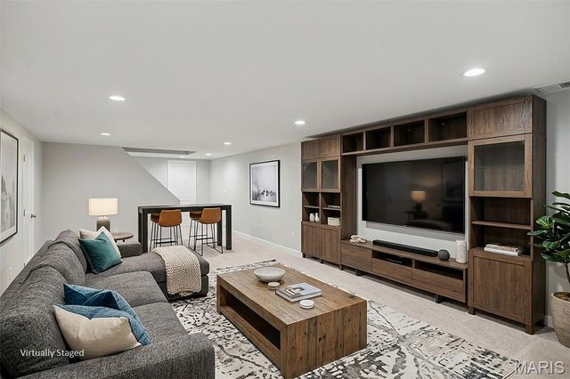 1015 Fernway Lane, St Louis, MO 63141