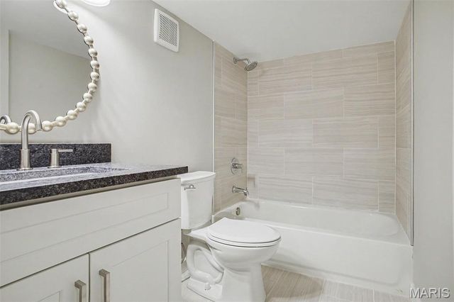 1015 Fernway Lane, St Louis, MO 63141
