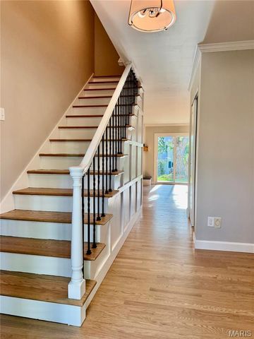 1015 Fernway Lane, St Louis, MO 63141