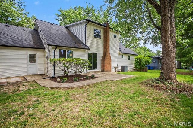 1015 Fernway Lane, St Louis, MO 63141