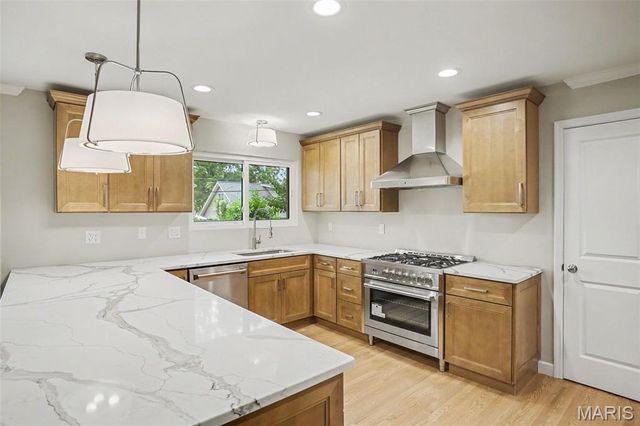 1015 Fernway Lane, St Louis, MO 63141