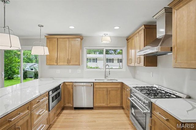 1015 Fernway Lane, St Louis, MO 63141